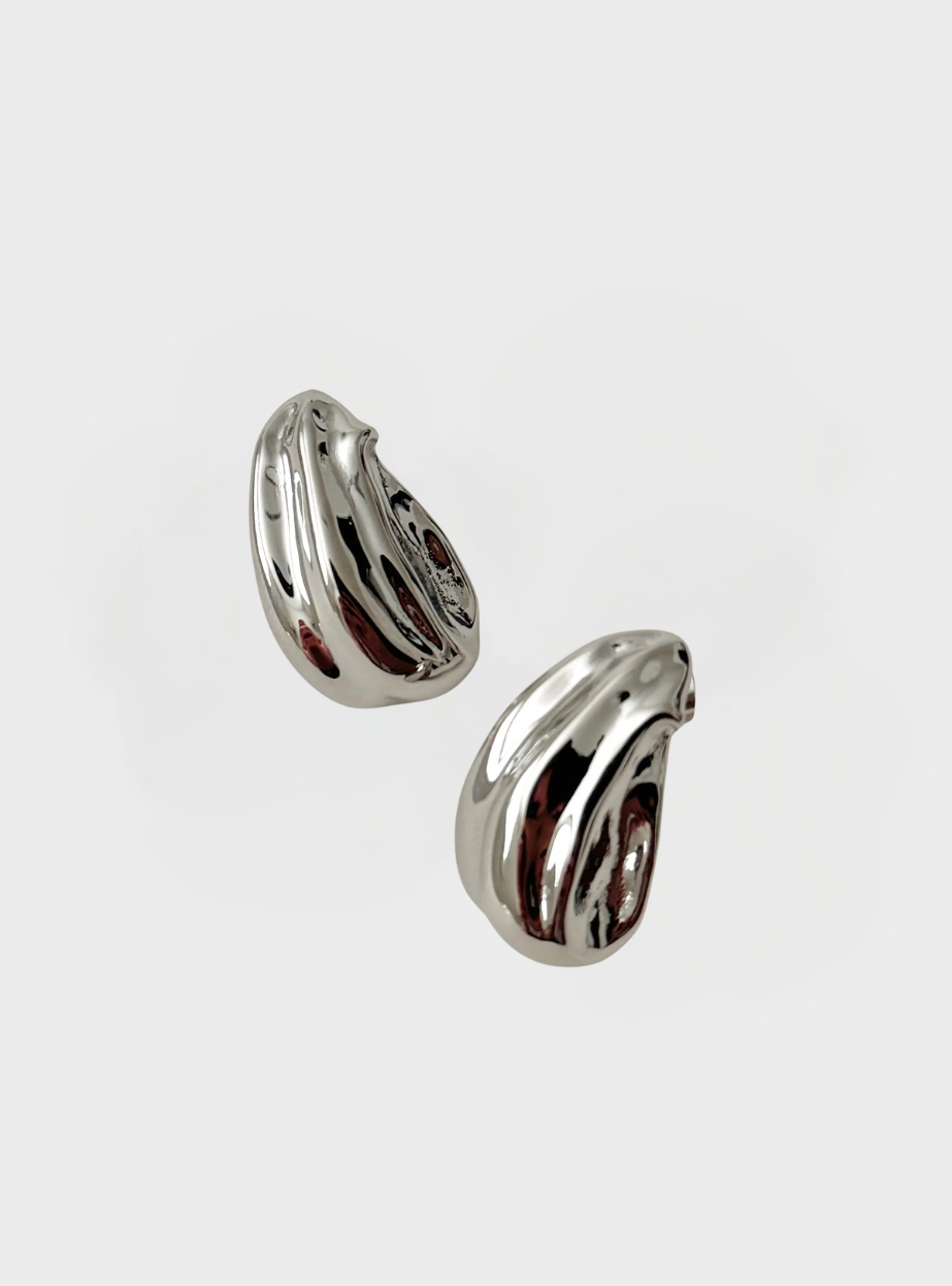 Nanae Stud Earrings - Silver