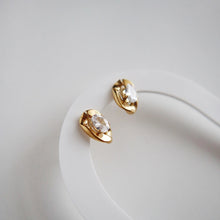 Wynn Stud Earrings - Gold