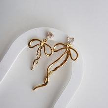 Lyla Bow Dangle Earrings - Gold