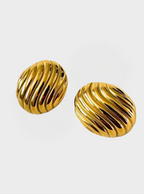 Curvy Button Earrings - Gold