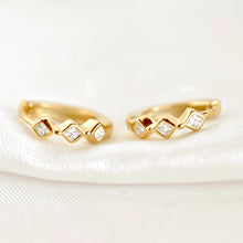 Graya Huggie Hoop Earrings - Gold