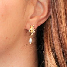 Quinn Floral Pearl Earrings - Gold