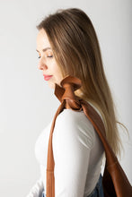 Knot Leather Shoulder Bag - Cognac