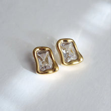 Kira Stud Earrings - Gold