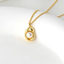Oyster Pearl Necklace - Gold