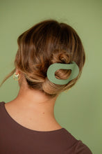 Circle Flat Claw Clip - Matte Olive