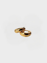 Lia Huggie Hoop Earrings - Gold