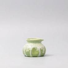Green Gloss White Drip Pourer