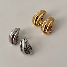 Nanae Stud Earrings - Gold