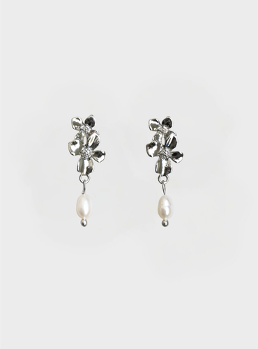 Quinn Floral Pearl Earrings - Silver