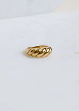 Croissant Ring - Gold