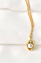 Oyster Pearl Necklace - Gold
