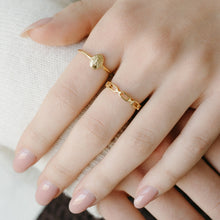 Bee Signet Ring - Gold
