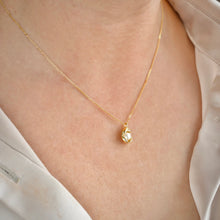 Oyster Pearl Necklace - Gold