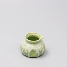 Green Gloss White Drip Pourer