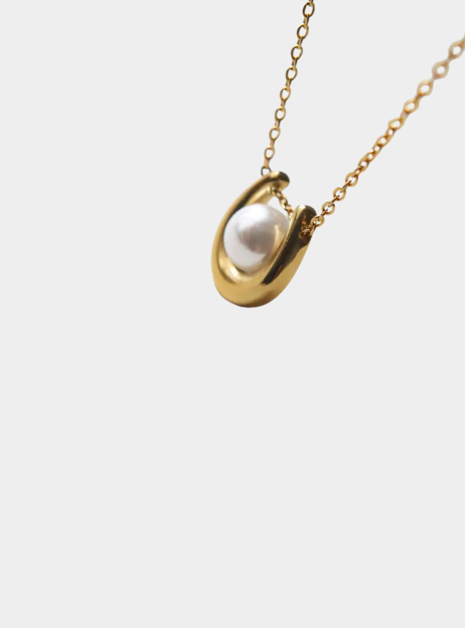 Avery Pearl Horseshoe Necklace - Gold