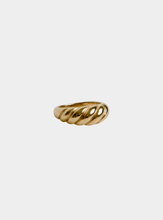 Croissant Ring - Gold
