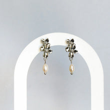 Quinn Floral Pearl Earrings - Silver