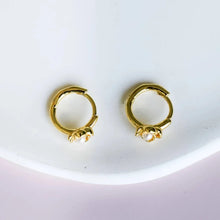 Leonora Flower and Pearl Earrings - Gold
