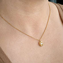 Oyster Pearl Necklace - Gold