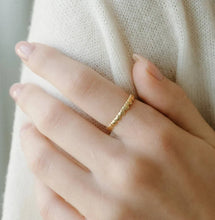 Mini Heart Ring - Gold