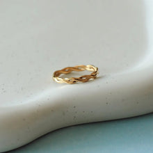 Crisscross Ring - Gold