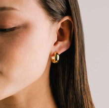 Willa Hoop Earrings - Gold