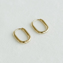 Oval Hoop Earrings - Gold