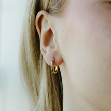 Oval Hoop Earrings - Gold