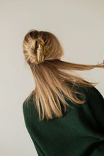 Vanya Jelly Claw Clip - Green or Grey