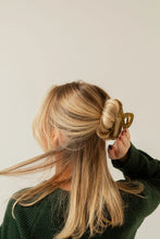 Vanya Jelly Claw Clip - Green or Grey
