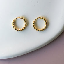 Laurel Twist Hoops - Gold
