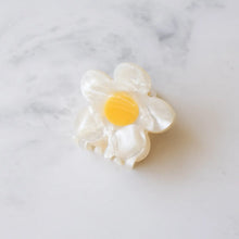 Eco-friendy Daisy Hair Claw - I
