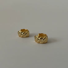 Ria Huggie Hoop Earrings - Gold