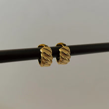 Ria Huggie Hoop Earrings - Gold