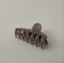 Daphne XL Claw Clips - Saddle Brown